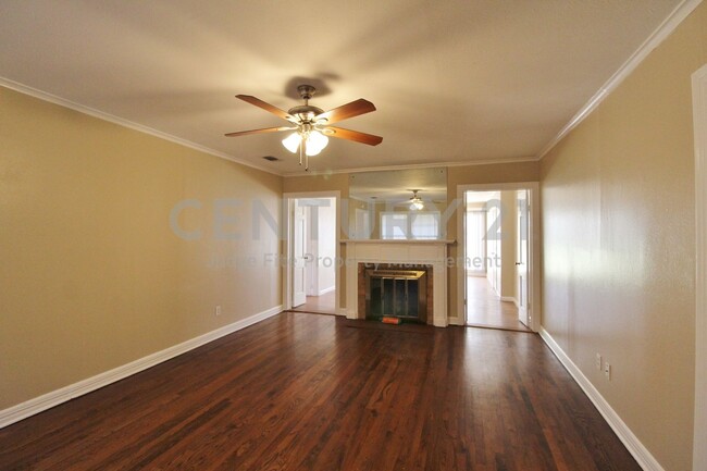 Building Photo - Well Maintained 3/2/2 Near TCU For Rent!