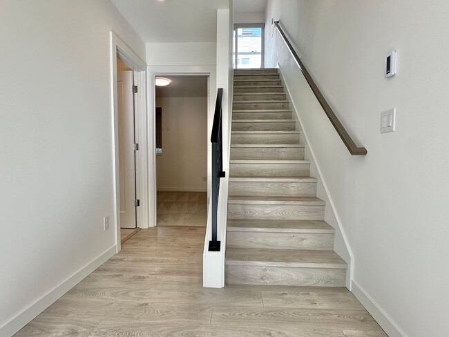 Building Photo - Modern home w/rooftop deck in desired Cher...