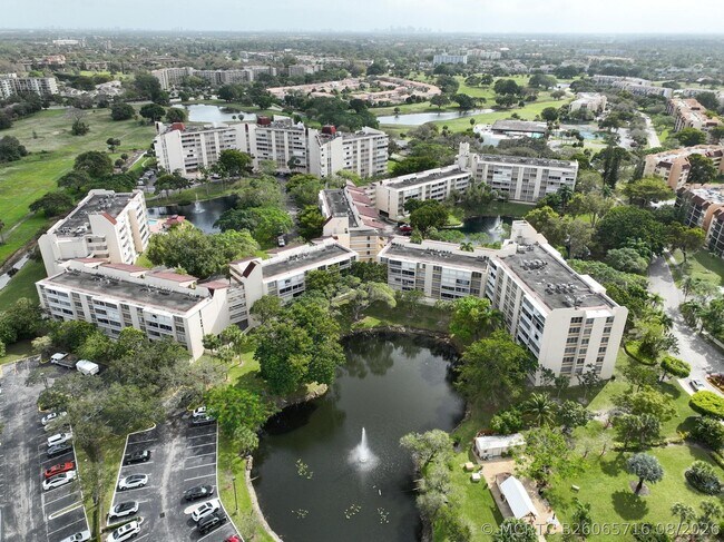 Building Photo - 7081 Environ Blvd