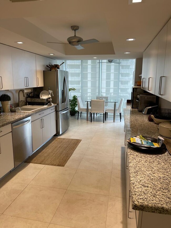 Building Photo - 600 Grapetree Dr