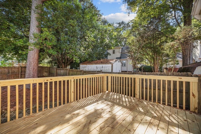Building Photo - Charming 3-Bed Home with Granite Touches & Finished Basement in Raleigh!
