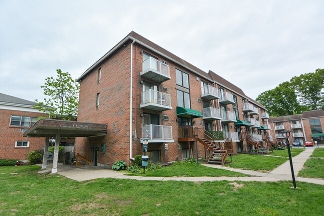 Building Photo - 1186 Worcester Rd