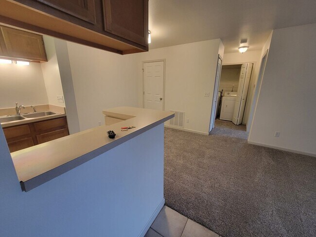 Building Photo - Fresh Boulder 1 Bedroom Condo for Rent with Pool, Tennis and Fitness Center in Hunter Creek