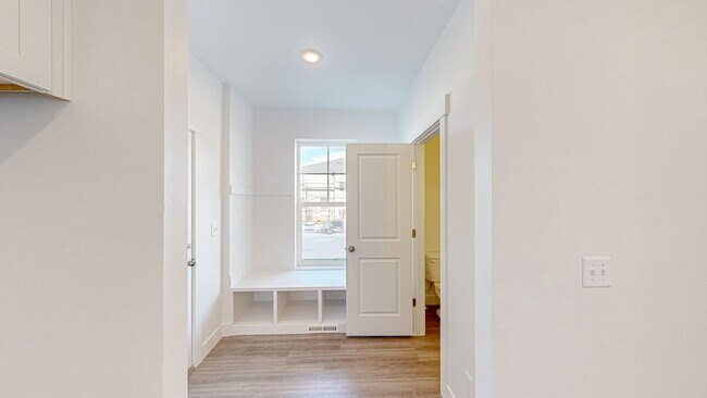 Building Photo - Incredible End Unit in Spanish Fork's Rive...