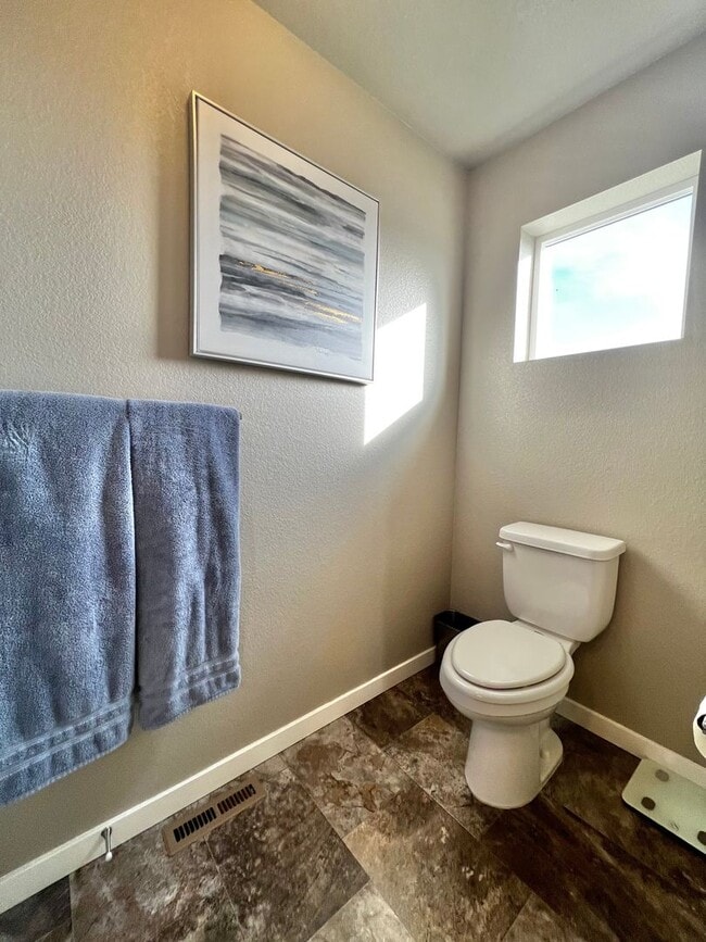 Building Photo - Modern 3 Bed, 2.5 Bath House in North Fort Collins! Available ASAP!