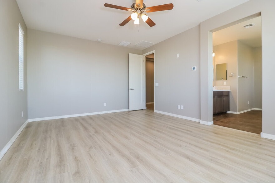 Building Photo - 21051 W Almeria Rd