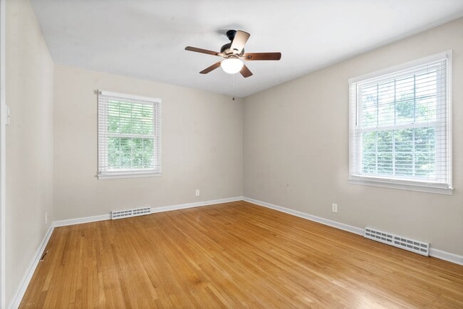 Building Photo - 4 Bedroom Country Style Home For Rent!