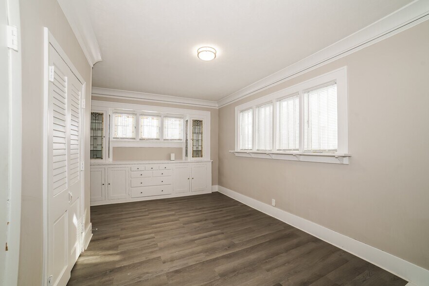 Building Photo - 1217 N Bourland Ave