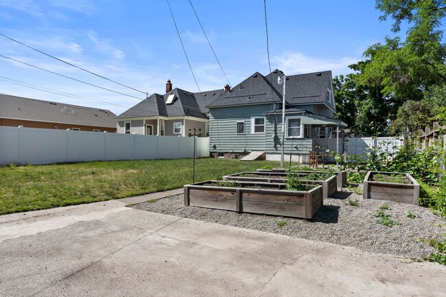 Building Photo - Gonzaga 4 bedroom Craftsman .5mile from Go...