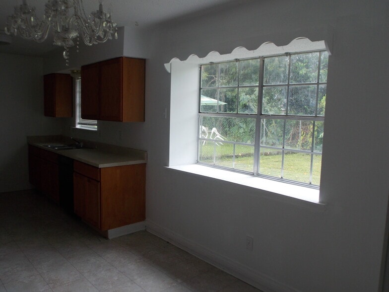 Building Photo - 106 Bard Cir