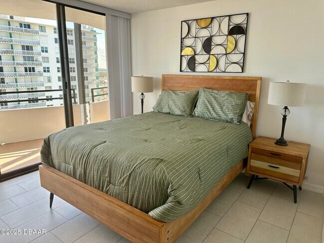 Building Photo - 2828 N Atlantic Ave