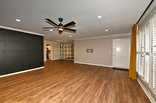 Building Photo - ALAMO HEIGHTS SCHOOL DISTRICT CONDO
