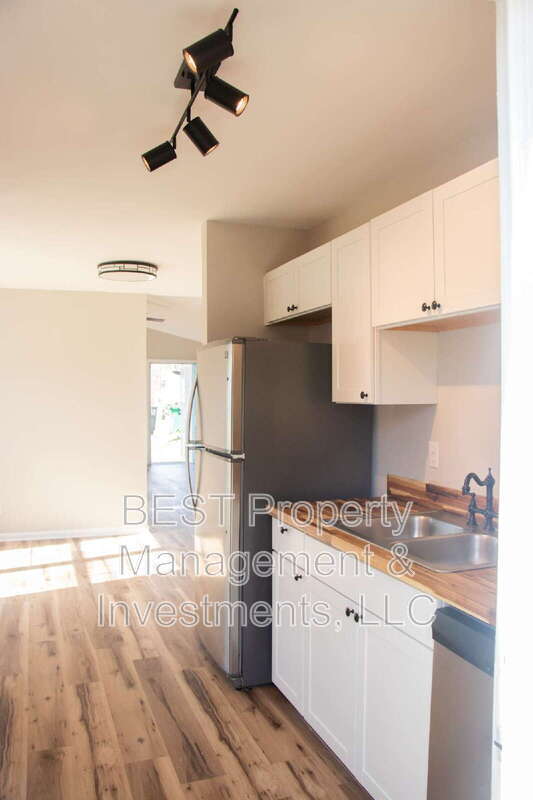 Building Photo - 3225 Lasalle St