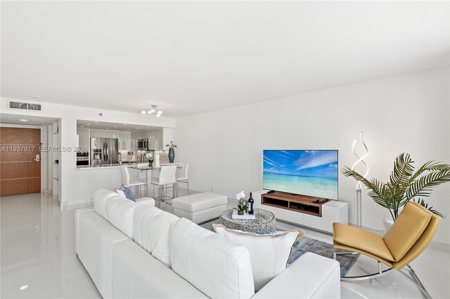 Building Photo - 400 South Pointe Dr