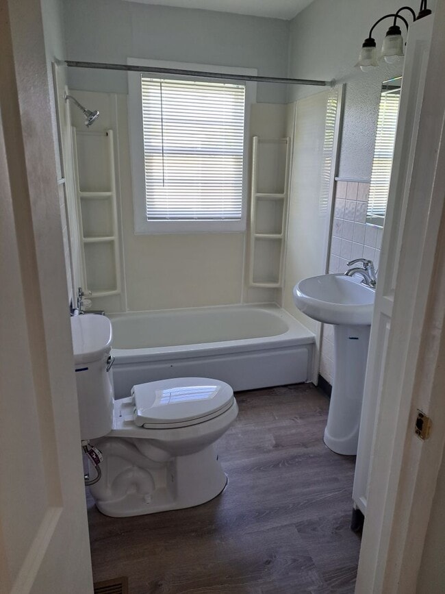 Building Photo - Laurel 3 bedroom home