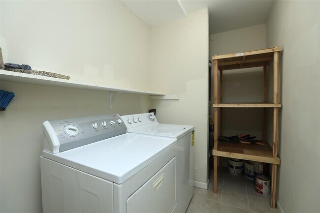 Building Photo - 10306 Oboe Dr
