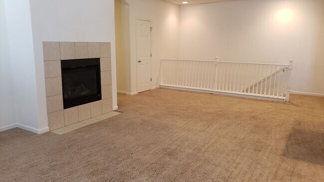Building Photo - ONLY $2,250 PER MONTH FOR THIS SPACEIOUS 2 BEDROOM, 2 BATHROOM CONDO WITH GARAGE IN THE DAMONTE R...