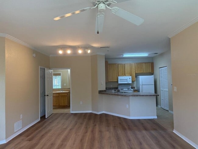 Building Photo - 10025 Courtney Palms Blvd