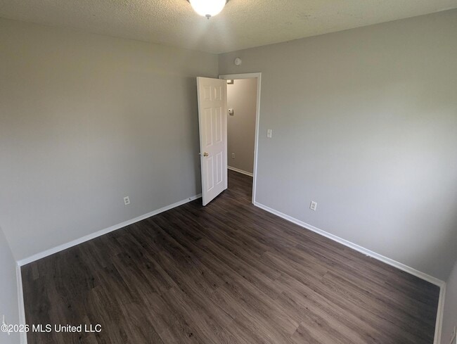 Building Photo - 2922 Waverly Dr