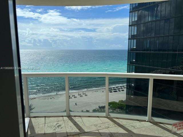 Building Photo - 17201 Collins Ave
