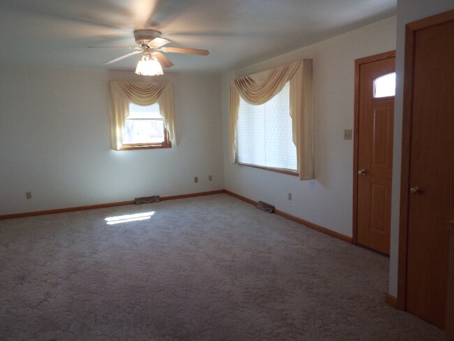 Building Photo - 453 4th Ave