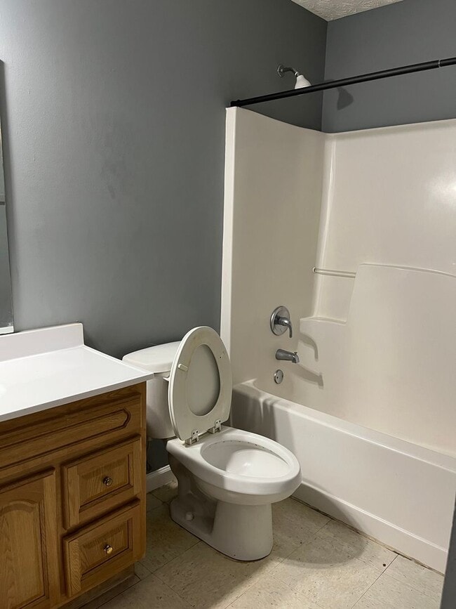 Building Photo - CLOSE TO UNIVERSITY