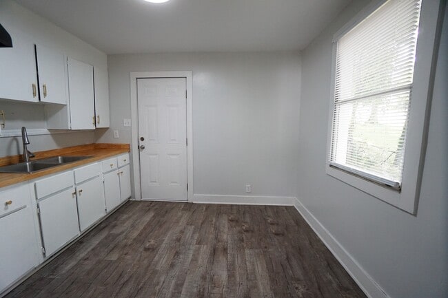 Building Photo - 3909 39th Ct N