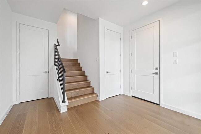 Building Photo - 705 Ariana Ct