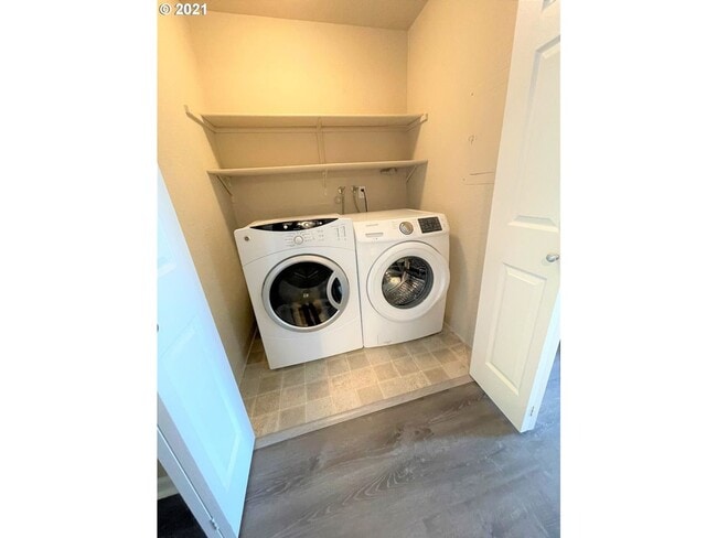 Building Photo - 2 Bedroom 2 Bathroom Ground Floor Condo in Murrayhill