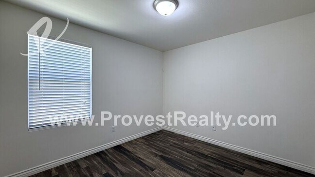 Building Photo - 15946 Silver Tip Way