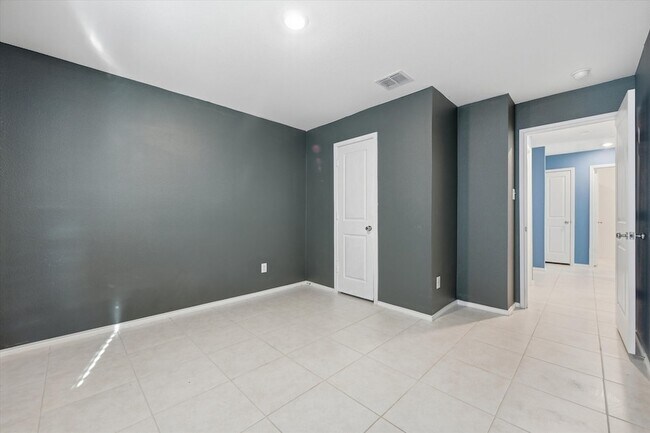 Building Photo - 1393 Beach Dr