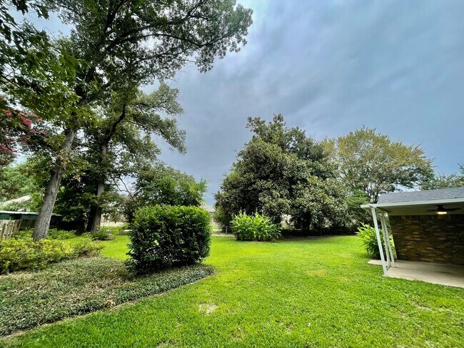 Building Photo - South Tyler! Beautifully Updated 3 Bedroom...