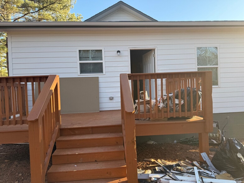 Building Photo - Room in Apartment on Campbellton Rd SW