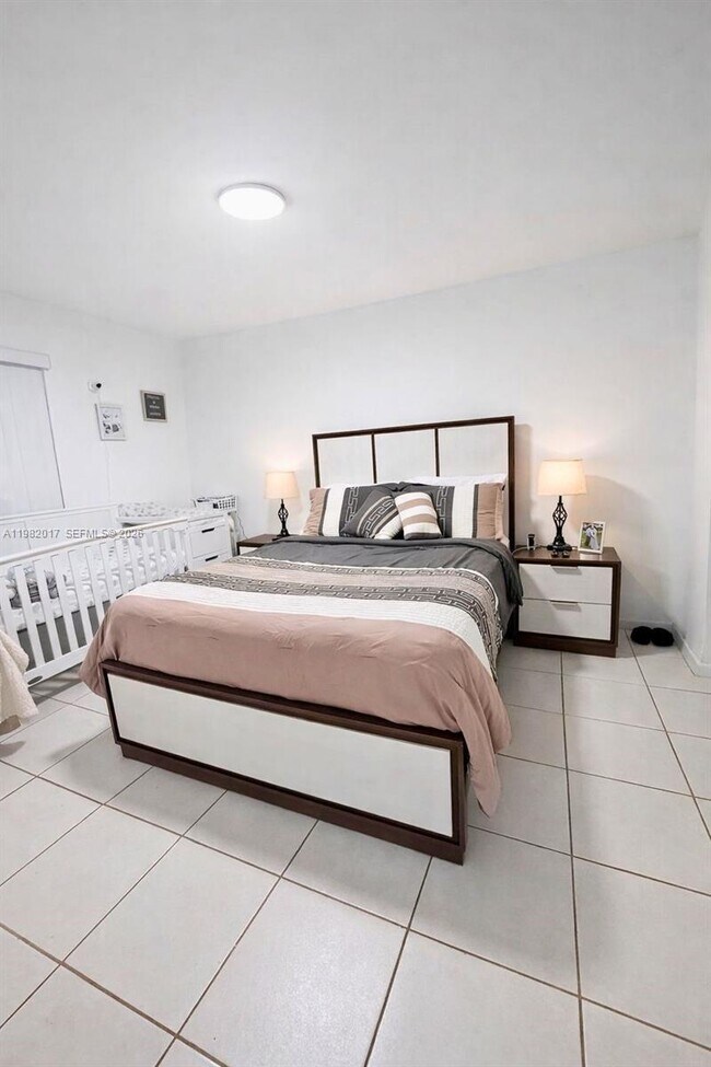 Building Photo - 6901 SW 129th Ave