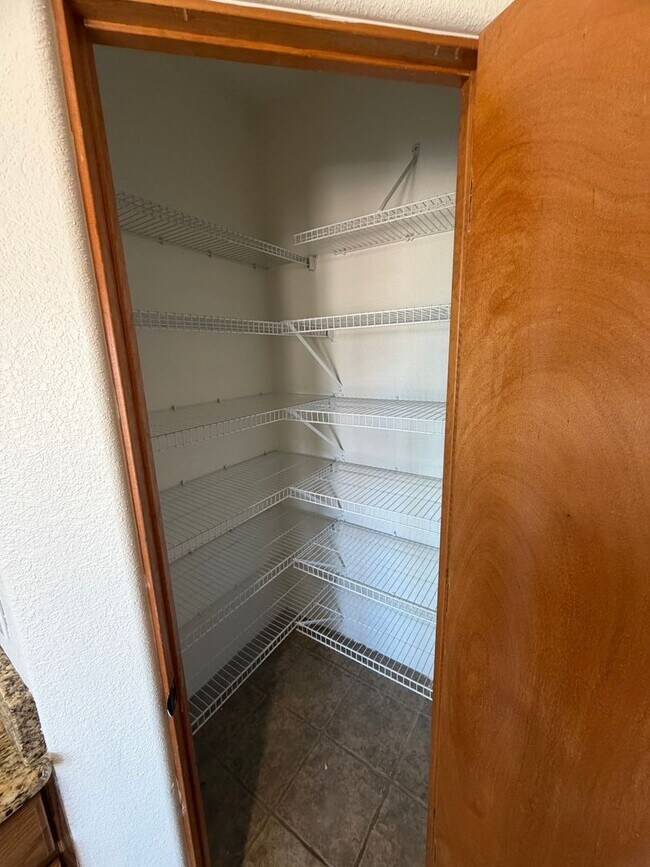 Building Photo - 3-Bedroom House!