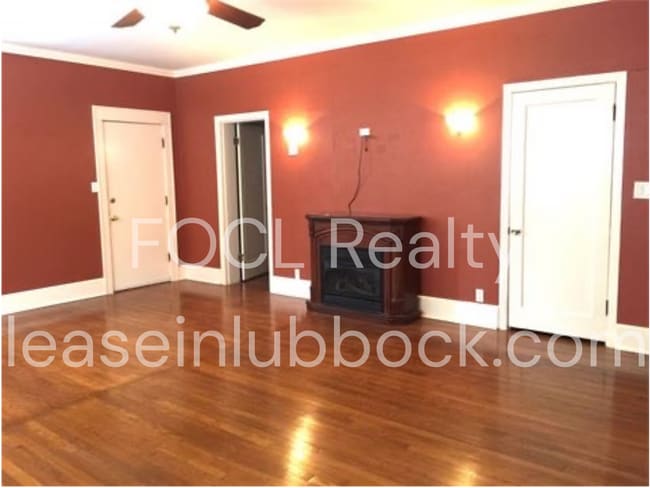 Building Photo - Large 3 bed 2 bath, Walking Distance to Tech