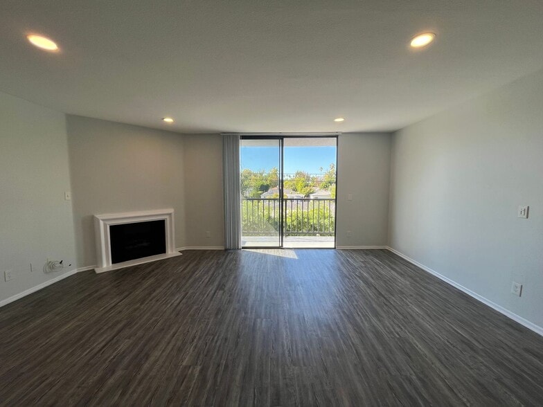 Interior Photo - 5235 Kester Ave