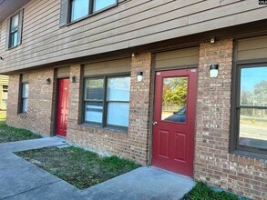 Building Photo - 1715-1715 Stahl St