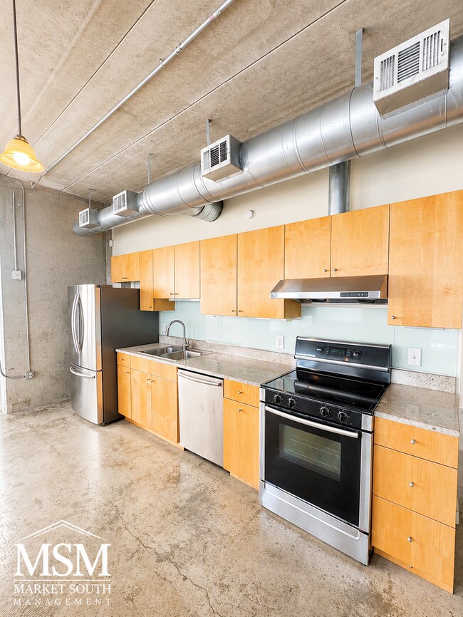 Building Photo - ROOFTOP IN STARLAND?  HERE IT IS! AVAILABLE NOW!