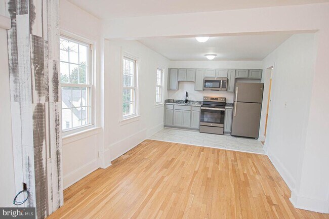 Building Photo - 308 N Division St