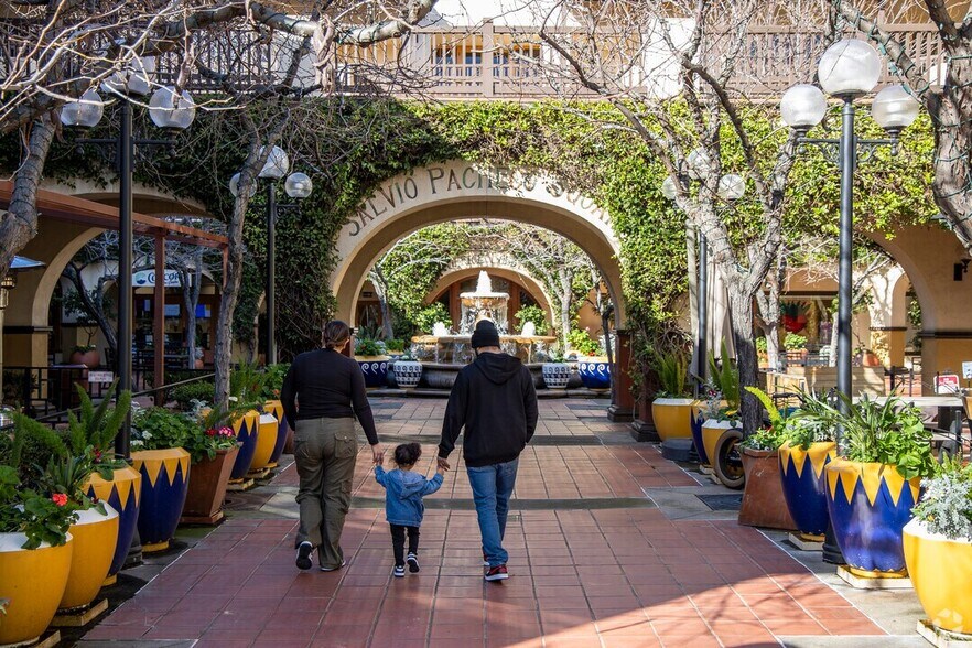 Building Photo - 1771 Broadway St