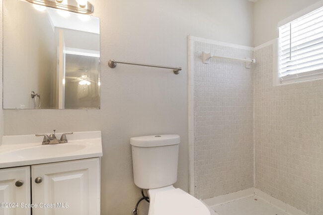 Building Photo - 1035 Country Club Blvd