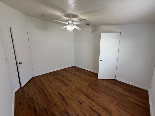 Building Photo - MOVE IN READY 4 Bed 2 Bath on 1 ACRE