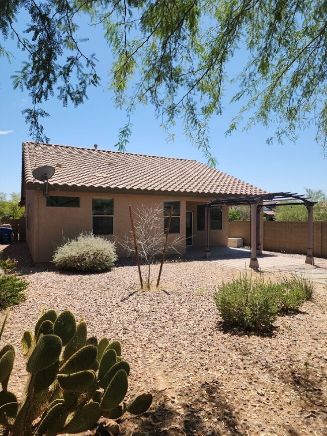 Building Photo - "Charming Anthem Retreat: 3-Bed, 2-Bath Ge...