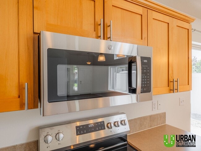 Building Photo - Beautiful 3-Bedroom Home in Desirable Rive...