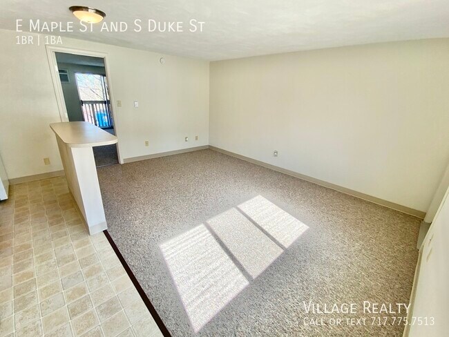 Building Photo - 501 E Maple St