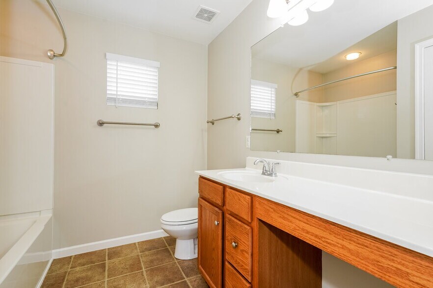 Building Photo - 724 Maylene Dr