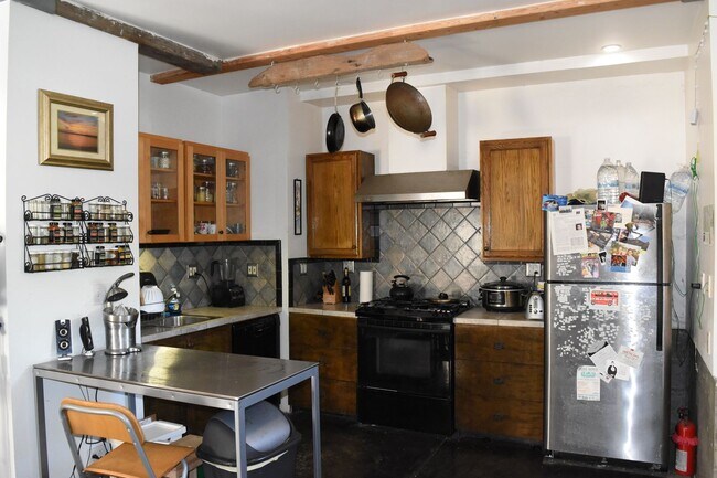 Building Photo - 58th St. 536-540