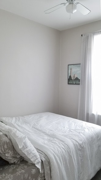 Bedroom 3 (2nd view) - 2017 W Cullom Ave