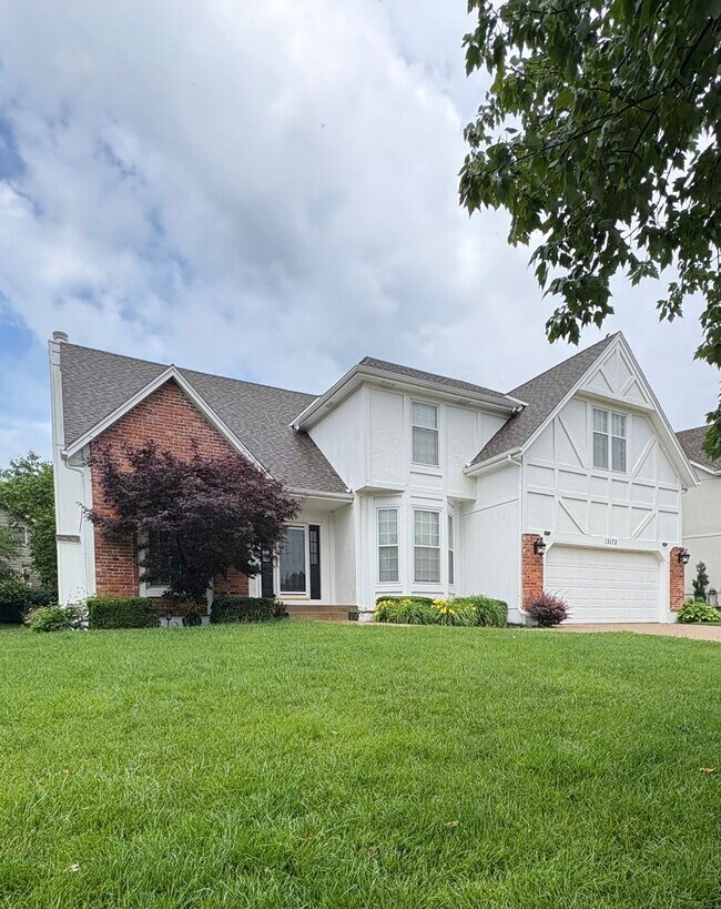 Building Photo - 4 bed/4.5 bath Overland Park Home with Multiple Entertainment Areas in Blue Valley